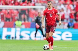 荷兰大将光芒四射，助队轻松晋级欧洲杯