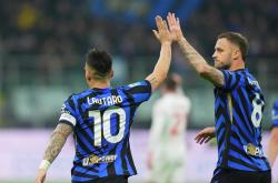 国米队员克服困难，取得关键胜利