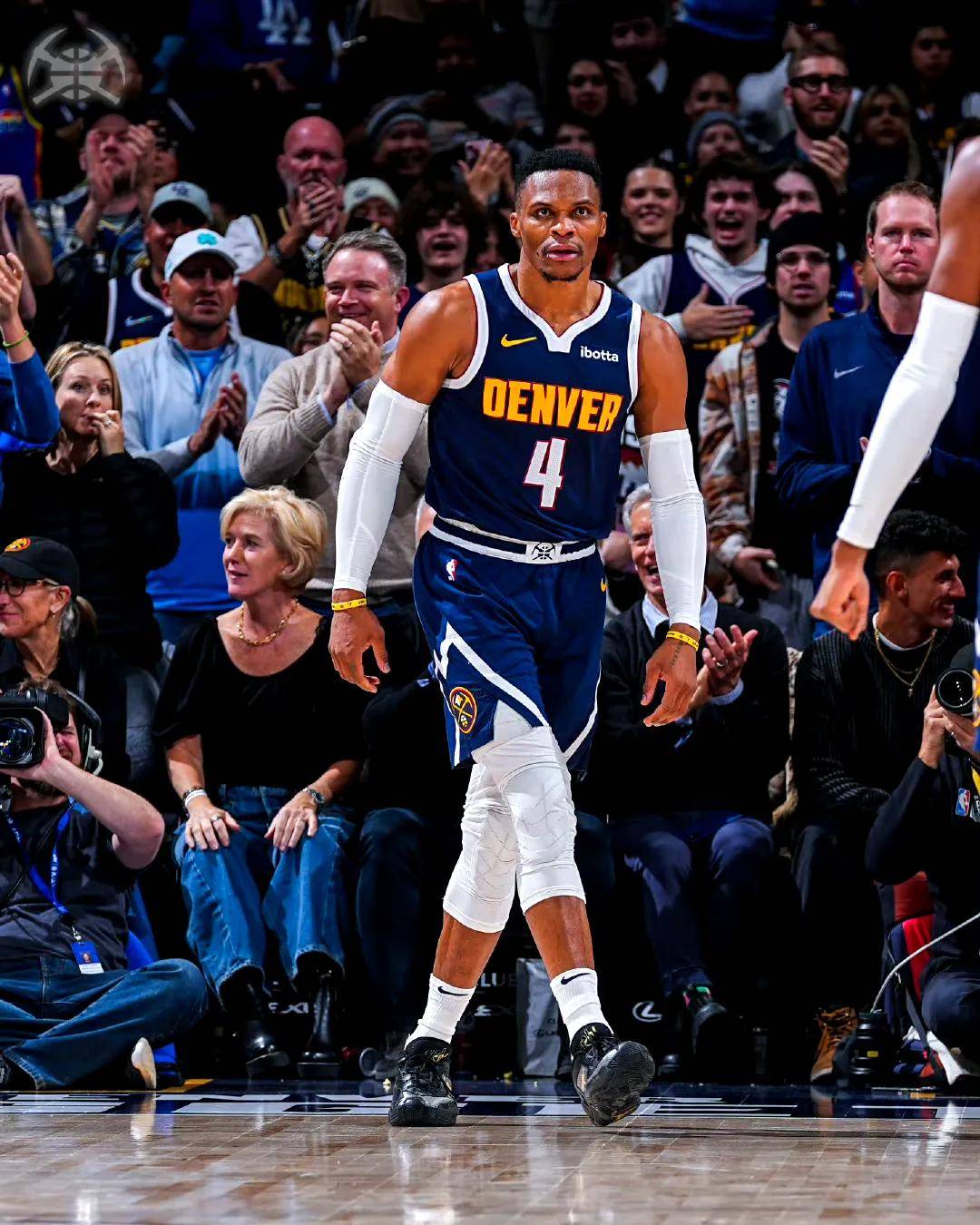 威少陷入低谷，猛龙连败，状态爆棚球队命运悬念！